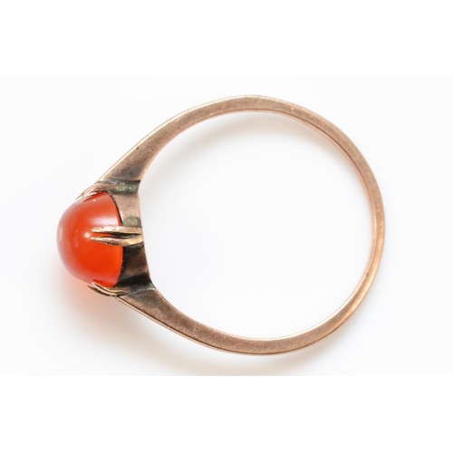 276 - A vintage 9ct rose gold cabochon carnelian single stone ring, M, 1.4gm