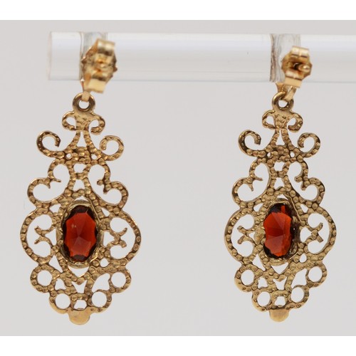 289 - A 9ct gold pair of garnet ear pendants, 23mm, 1.8gm