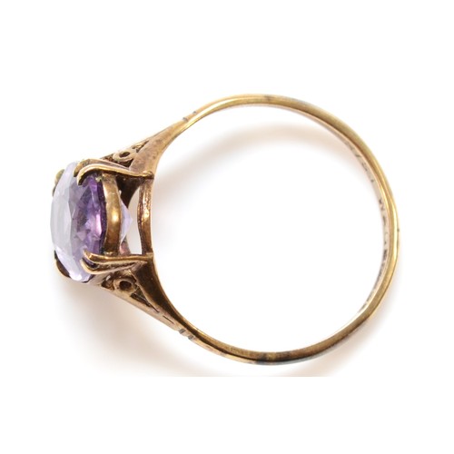 296 - A 9ct gold and amethyst single stone ring, 10 x 7mm, L 1/2, 1.9gm