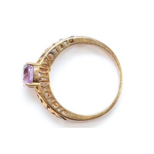 302 - A 9ct gold and amethyst single stone ring, carved shoulders and frame, N, 2.6gm