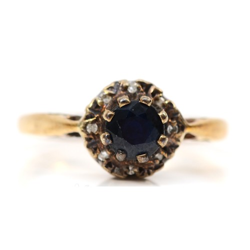 333 - A 9ct gold vintage diamond and sapphire round cluster ring, N, 2.7g