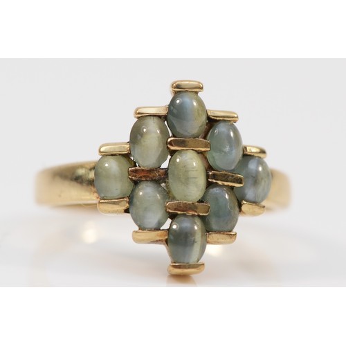 334 - A 9ct gold chrysoberyl cat's eye dress ring, N, 3.3g