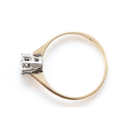 335 - A 9ct gold vintage diamond solitaire ring, J 1/2, 1.3g