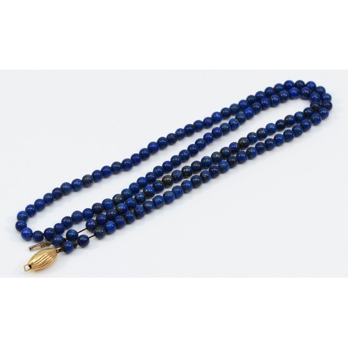 359 - An 18ct gold clasp lapis lazuli single strand necklace, 39.8g