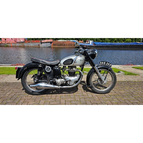 627 - 1954 Norton Model 7 Dominator 88, 497cc. Registration number XAS 263 (non transferrable). Frame numb... 