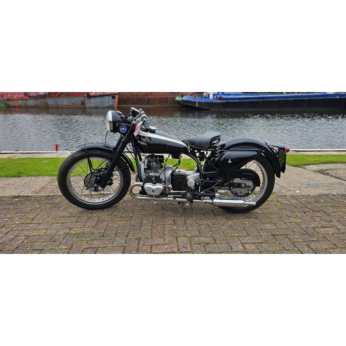 629 - 1951 Douglas Mk V, 350cc. Registration number MGU 530. Frame number 11106. Engine number 10017/5.
So... 