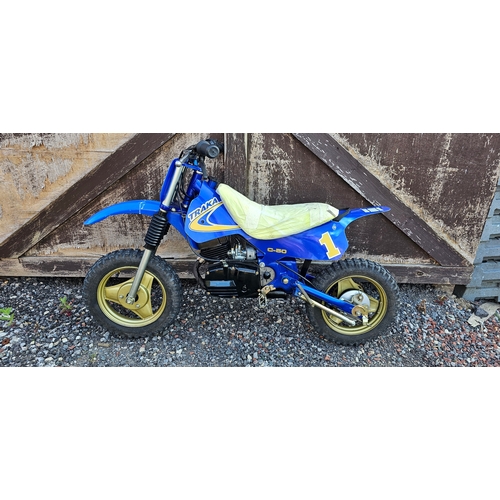 579 - Traka C50, childs bike. Frame number ME2BVY0233AP19670. Engine number 33AP 19670.
In very good condi... 