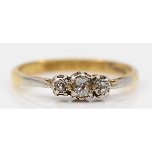 1 - An 18ct gold vintage diamond three stone ring, Q, 2.7g