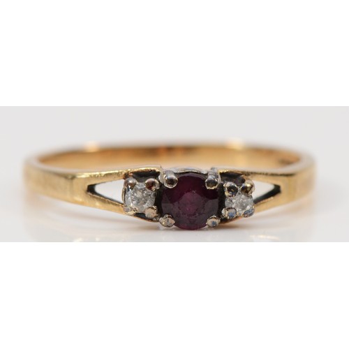 10 - A 9ct gold vintage ruby and diamond three stone ring, claw set, N, 1.7g