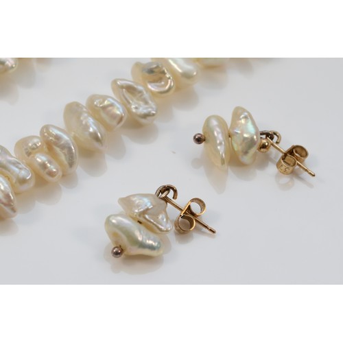 35 - A 9ct gold baroque pearl necklace with matching drop earrings, 36.9g