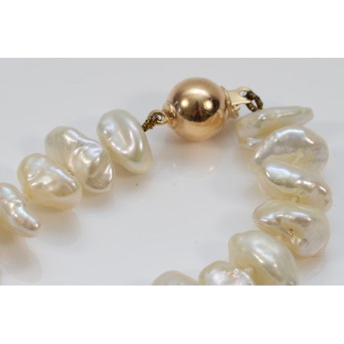 35 - A 9ct gold baroque pearl necklace with matching drop earrings, 36.9g