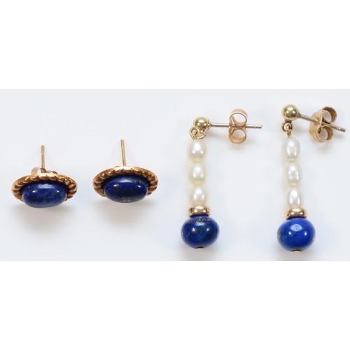 43 - Two pairs of 9ct gold lapis lazuli and cultured pearl earrings with scroll backs, 3g