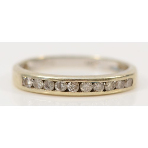 65 - A 9ct gold diamond half eternity ring, total diamond weight approx 0.25ct, L, 1.4g