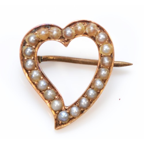 An 18ct gold seed pearl heart shaped brooch, 15mm across, 1.5g