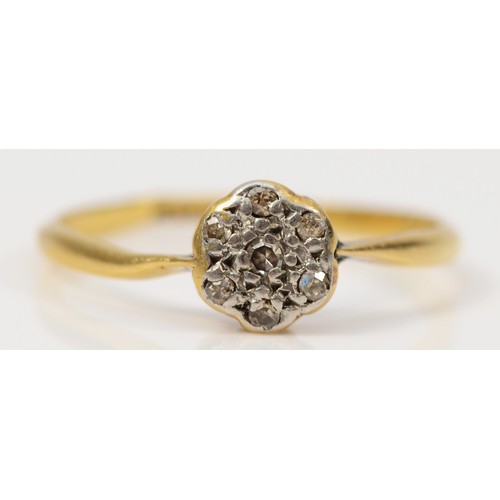 93 - An 18ct gold diamond set cluster ring, K, 1.3g