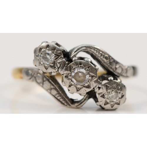 104 - An 18ct gold and platinum topped single cute diamond twisted trilogy ring, N, 2.6g