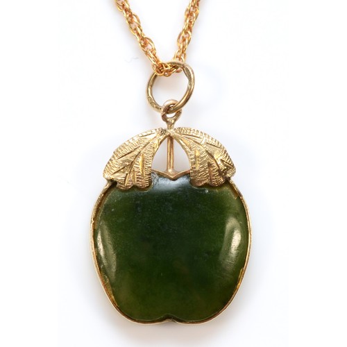 108 - A 9ct gold nephrite apple pendant with necklace, 15mm apple, 3.5g