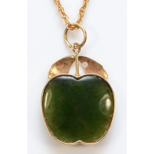 108 - A 9ct gold nephrite apple pendant with necklace, 15mm apple, 3.5g