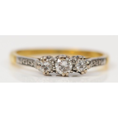 112 - An 18ct gold vintage diamond trilogy ring, M, 2.3g