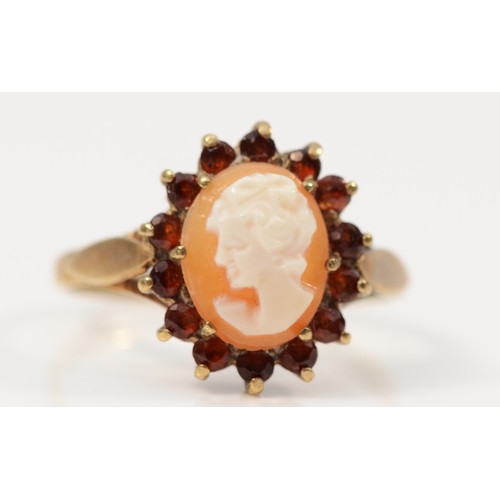 138 - A 9ct gold shell cameo and garnet cluster ring, claw set, N, 2.4g