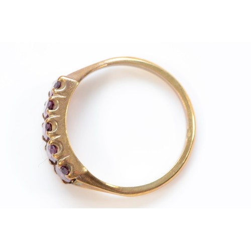 139 - A 9ct gold oval cut purple gemstone five stone ring, claw set, Q, 3g