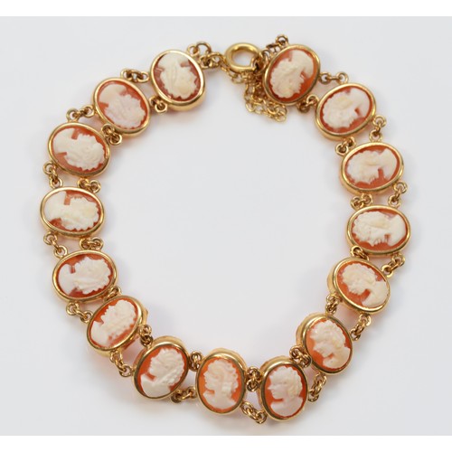 140 - A 9ct gold shell cameo bracelet, 9.8g