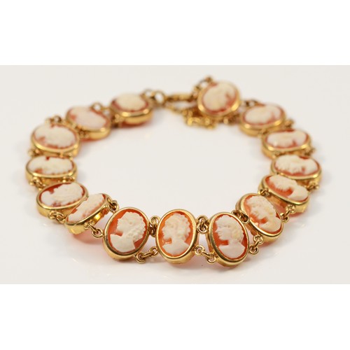 140 - A 9ct gold shell cameo bracelet, 9.8g