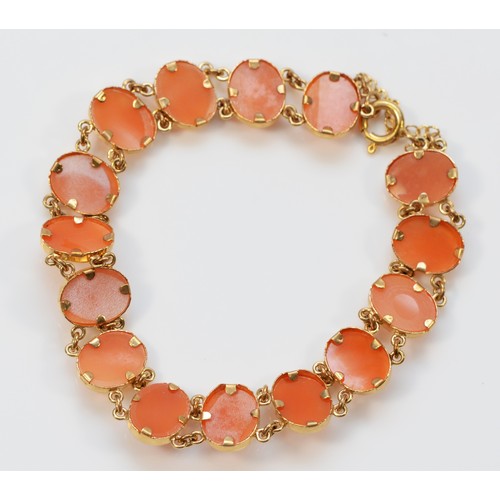 140 - A 9ct gold shell cameo bracelet, 9.8g