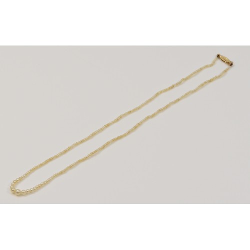 338 - A 9ct gold graduated cultured pearl necklace, 1.9g