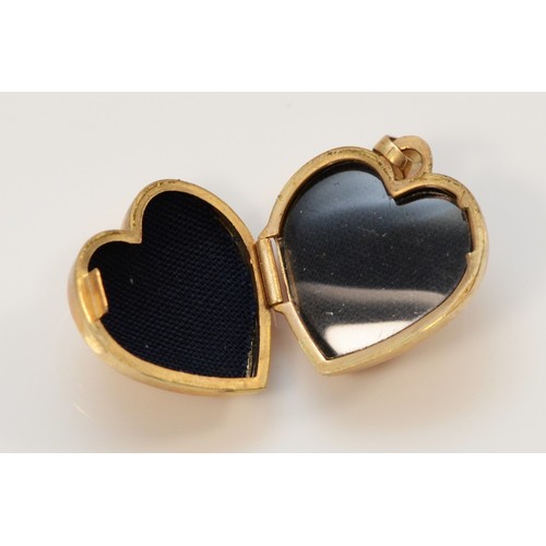 344 - A 9ct gold heart shaped patterned locket, 1.2g