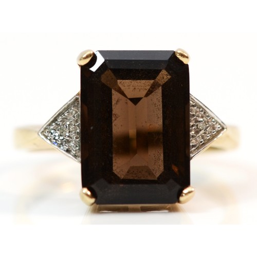 365 - A 9ct gold diamond accented smokey quartz set cocktail ring, R, 3.8g