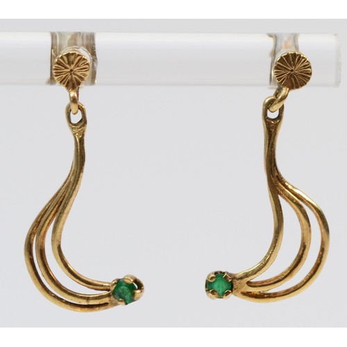 367 - A pair of 9ct gold emerald set swirl drop earrings, 25mm drop, 1.4g