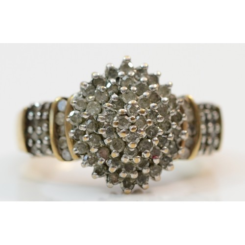 389 - A 9ct gold diamond cluster ring, N, 5.8g