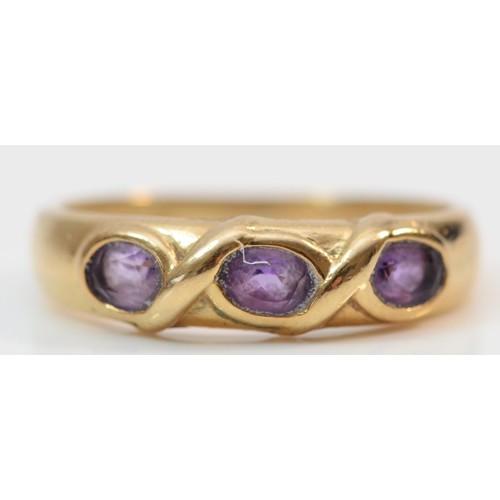 392 - A 9ct gold amethyst trilogy ring, L, 2.3g