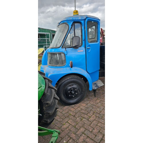 451 - 1980 Leyland Austin FG550 Beavertail truck. Registration number YBT 712V 1998 tax disc.
Believed to ... 