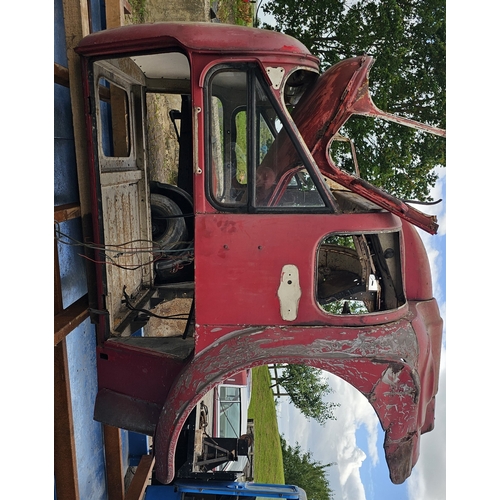 450 - c.1970's Leyland Austin FG550 Beavertail truck, project.
Comes with cab, a large amount of panels, g... 