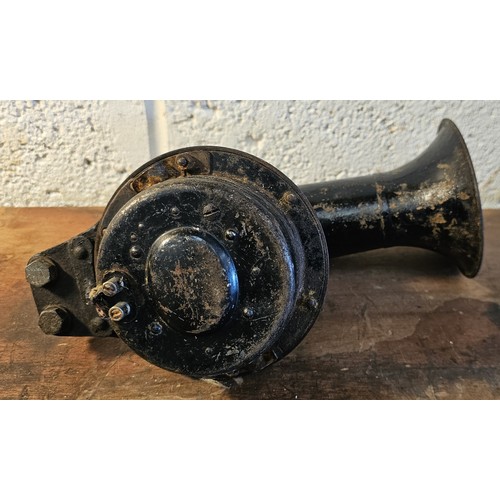 118 - A Bosch vintage electric car horn