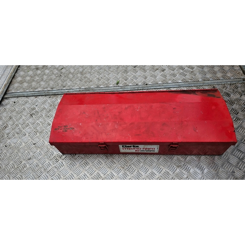 150 - A 10 ton Clarke Strongarm hydraulic dent puller