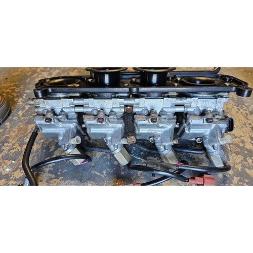 283 - A set of Yamaha ZX6R carbs