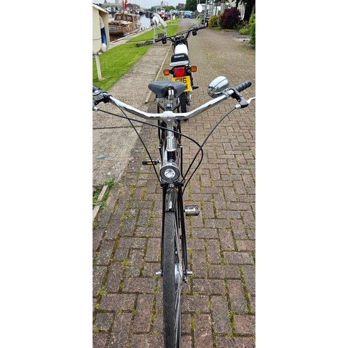 323 - A Pashley Roadster Classic bicycle. Frame number 195310. Serial number PA 53884, with tool bag. 20