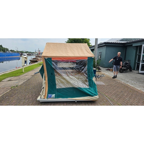 331 - A Trigano Raclet trailer tent, 400kg, with bed, single axle, lights