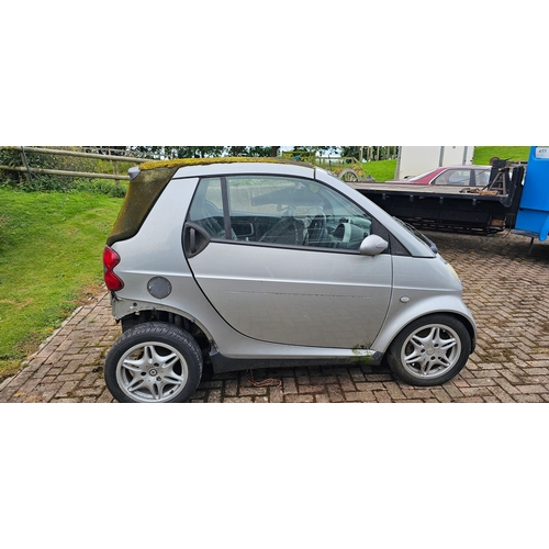 2 - 2005 Smart soft top, 698cc. Registration number BV05 GUK.
Sold as seen, spares or repair. The buyer ... 