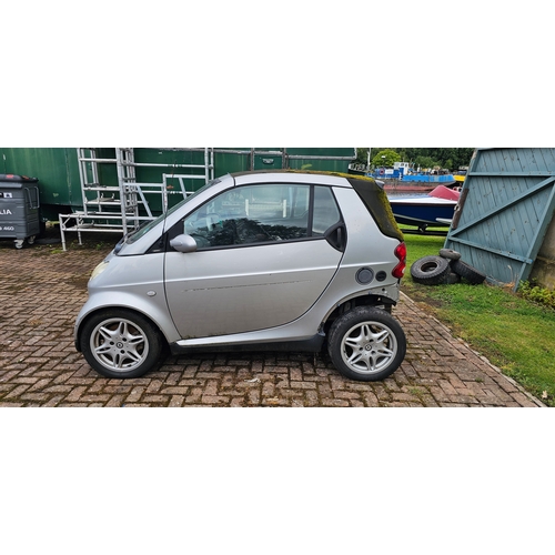 2 - 2005 Smart soft top, 698cc. Registration number BV05 GUK.
Sold as seen, spares or repair. The buyer ... 