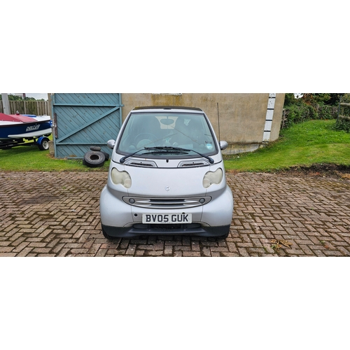 2 - 2005 Smart soft top, 698cc. Registration number BV05 GUK.
Sold as seen, spares or repair. The buyer ... 