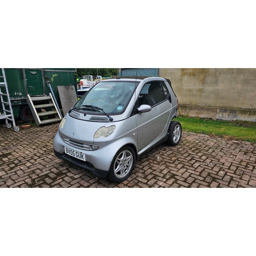 2 - 2005 Smart soft top, 698cc. Registration number BV05 GUK.
Sold as seen, spares or repair. The buyer ... 