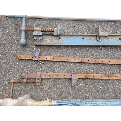 47 - 5 x sash clamps of various lengths, also a trailer lighting board