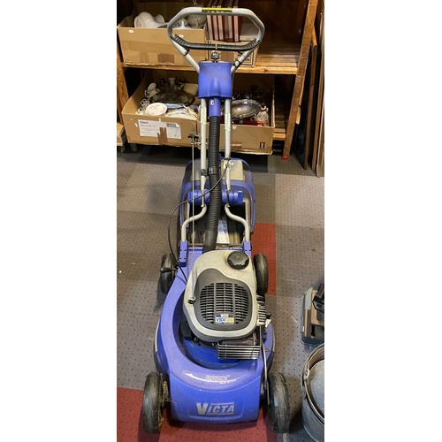 58 - A Victa Razor  VSX160 petrol driven lawn mower, model RMA271A, with grass box and instructions.