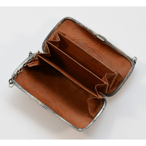 274 - A silver purse, Chester 1917, fitted interior, 19 x 5cm, 73gm