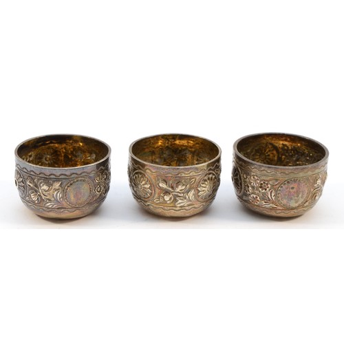 277 - Three Victorian silver salt pots, London 1885, gilt interiors, 67gm