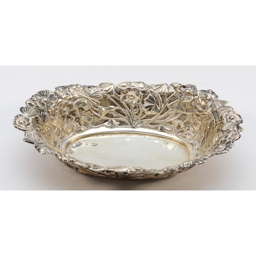 278 - An Edwardian silver oval basket, by William Comyns, London 1902, 17 x 10.5cm, 99gm